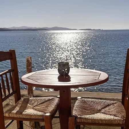 Petalides * Parikia (Paros)