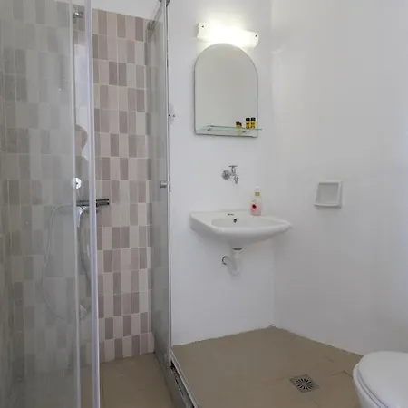 Petalides * Parikia (Paros)